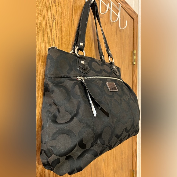 Coach Poppy Monogram Canvas Large Hobo w/ Silver Hardware - Picture 3 of 9